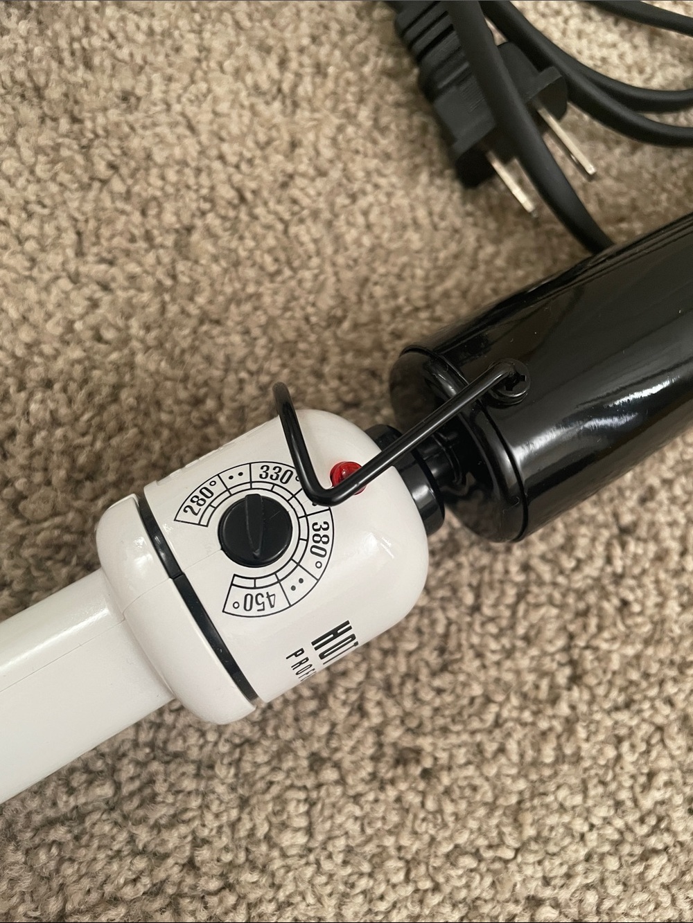 Hot Tools Professional 1-1.5" Black & White Curling Wand - Picture 2 of 6